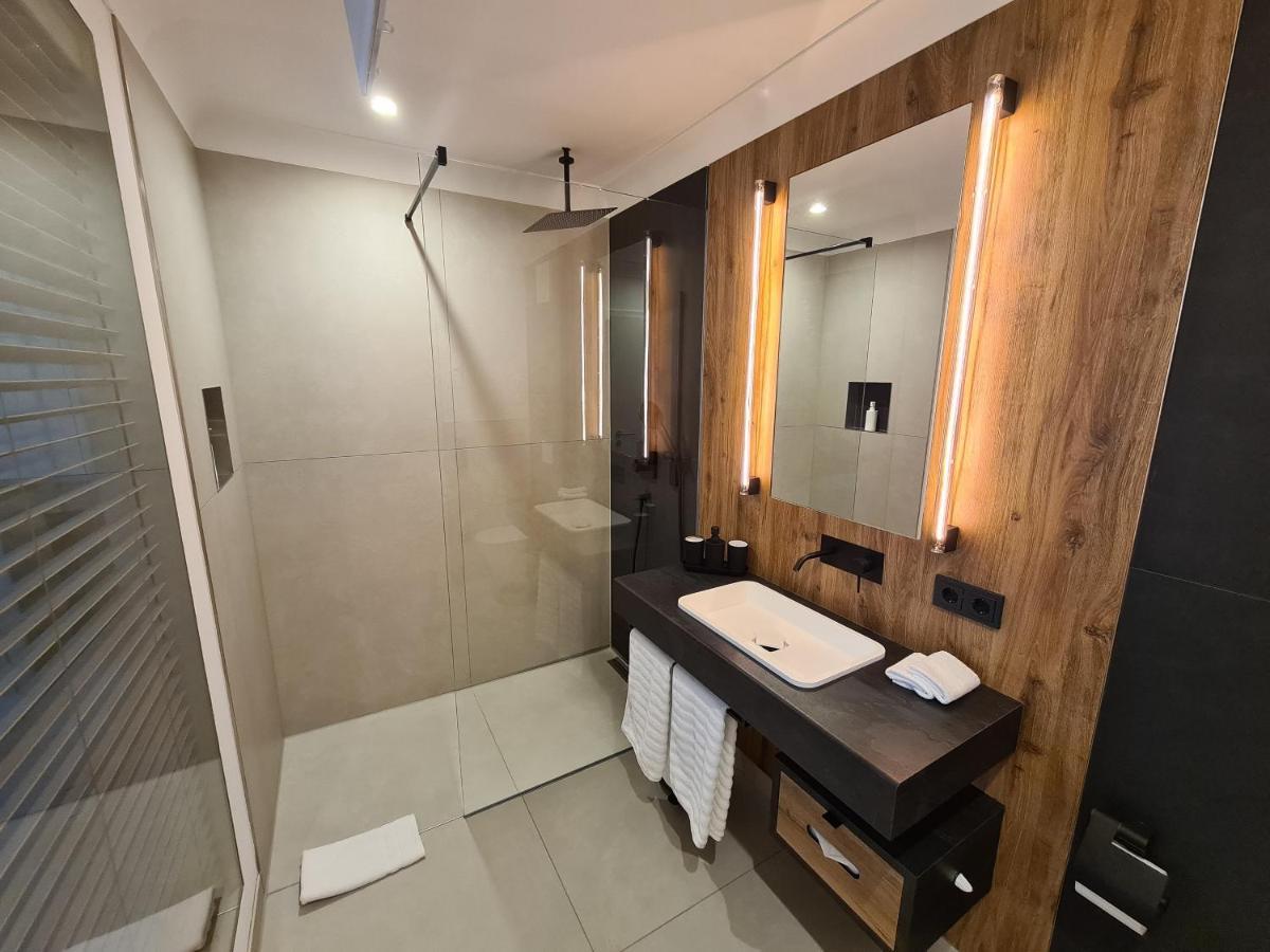 One-Bedroom Apartment,1130468151:JPEG