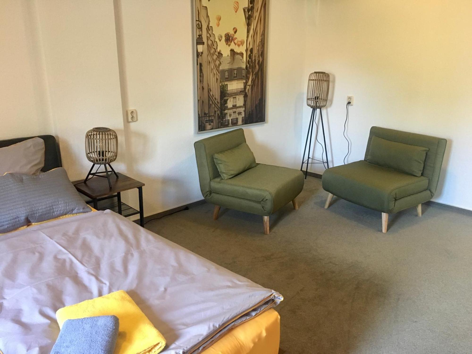 Zimmer mit Kingsize-Bett